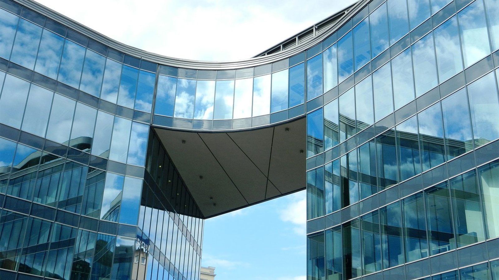Glazed curtain wall facade